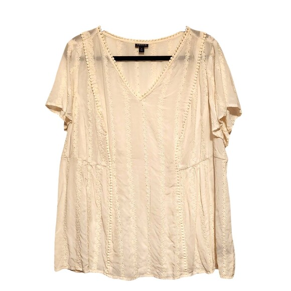 Torrid Blouse Short Sleeves V-Neck Cream Color Floral Embroidery & Lace Size 2 - Picture 1 of 7
